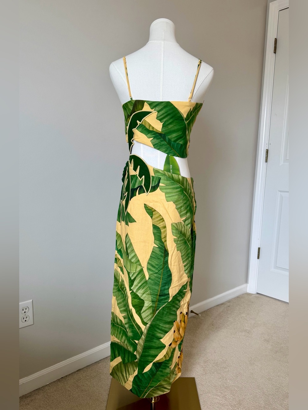 FARM Rio Soft Yellow 3D Banana Leaves Cutout Maxi Dress Lined NWT - Size M/L - Picture 9 of 15